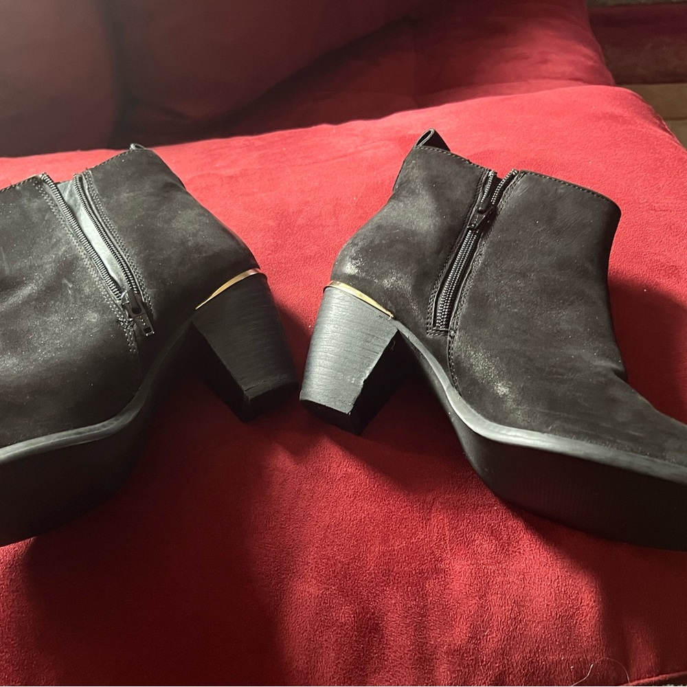 Steve Madden Black Ankle Booties with Chunky Heel